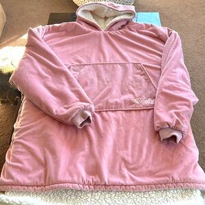 The Comfy- the wearable blanket. In excellent condition.